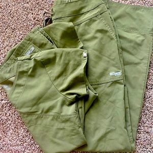 Grey Anatomy By Barco Signature Scrub set